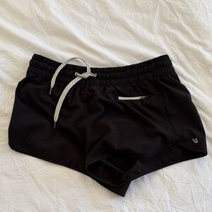 Vuori Womens Small Clementine Shorts